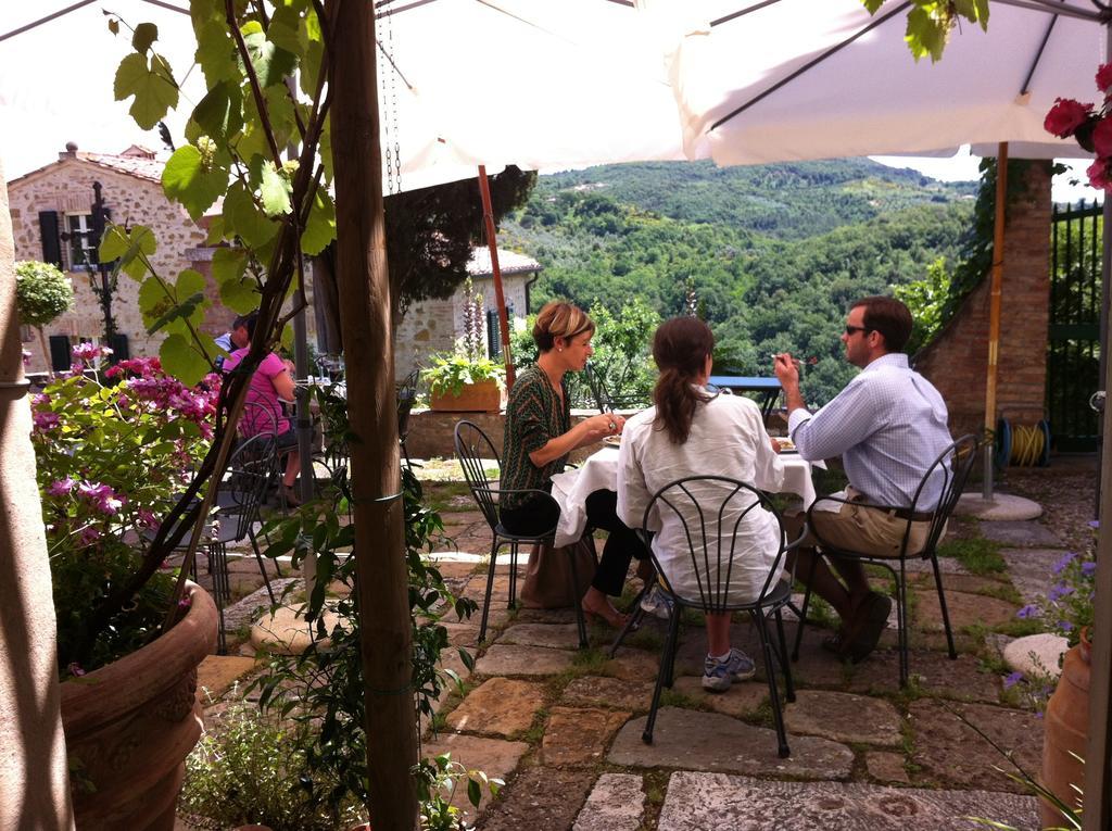 La Romita Ospitalita Rurale Familiare Villa Montisi Luaran gambar